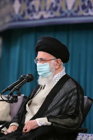 تصاویر حضور رئیس جمهور در دیدار مسئولان نظام و میهمانان کنفرانس وحدت اسلامى‌ با رهبر معظم انقلاب