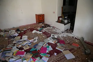 بازدید آیت الله رئیسی از مناطق زلزله زده سی‌سخت و ابراز همدردی با زلزله زدگان