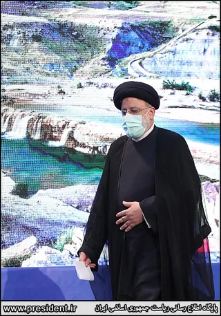تصاویر دیدار رئیس جمهور با نخبگان ، علماء ، خانواده شهدا ، ایثارگران و جمعی از اقشار مختلف مردم کهکیلویه وبویراحمد