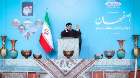 ایران اسلامی امروز به برکت خون شهدا و همت مردم مقتدرتر از همیشه است