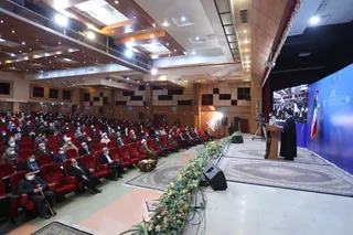 تصاویر دیدار رئیس جمهور با نخبگان ، علماء ، خانواده شهدا ، ایثارگران و جمعی از اقشار مختلف مردم