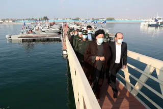 بازدید دکتر رئیسی از نمایشگاه توانمندی‌های نیروی دریایی سپاه پاسداران در بندرعباس