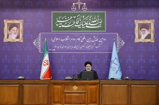 مکتب شهید سلیمانی در امتداد مکتب امام خمینی (ره) و عاشوراییان است/ مردان و زنانی که می‌خواهند در جامعه تحول آفرین باشند، باید در پرتو بندگی خداوند متعال دارای ظرفیت شوند