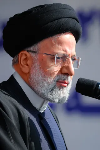 تصاویر سخنرانی در اجتماع باشکوه راهپیمایان ۲۲ بهمن ۱۴۰۱