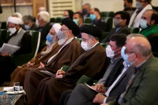 تصاویر دیدار رئیس جمهور با نخبگان ، علماء ، خانواده شهدا ، ایثارگران و جمعی از اقشار مختلف مردم