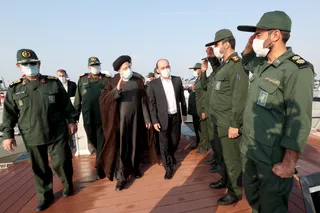 بازدید دکتر رئیسی از نمایشگاه توانمندی‌های نیروی دریایی سپاه پاسداران در بندرعباس