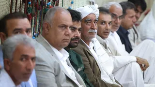 نشست  نشست با جمعی از علما و سران طوایف جنوب سیستان و بلوچستان