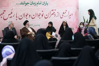 تصاویر دیدار با جمعی از دختران شرکت کننده در برنامه «بینهایت شو»
