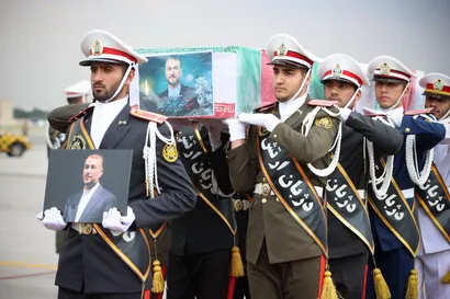 استقبال از پیکر رئیس جمهور شهید و همراهان در فرودگاه مهرآباد
