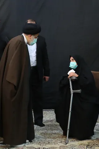 تصاویر دیدار صمیمانه با خانواده شهدای دفاع مقدس و مدافع حرم