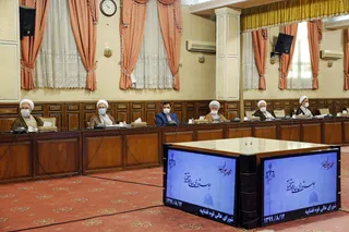 دستور رئیس دستگاه قضا به دادستان برای رسیدگی به علت صدور مجوز صادرات به افراد فاقد صلاحیت/ گره زدن تصمیم گیری‌ها به انتخابات آمریکا آدرس غلط دادن به ملت است