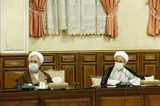 مشکلات معیشتی امروز مردم، راه‌حل‌های اقتصادی دارد نه راهکار سیاسی/ مسئولان و سیاسیون از حاشیه‌سازی پرهیز کنند و به مسائل اصلی مردم بپردازند/ کسانی که تصور می‌کنند می‌توانند مرتکب جرم شوند و با فرار از کشور از چنگال عدالت بگریزند سخت در اشتباهند