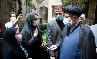 حضور رئیسی در بازار بزرگ تهران و گفتگو با مردم و کسبه