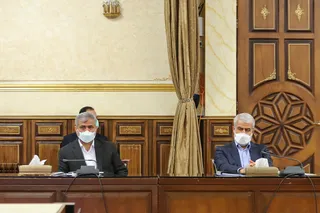 اگر آنقدر که جلسه گذاشتند تا چگونه از غرب کمک بگیرند، برای رونق تولید جلسه می‌گذاشتند، گره‌های بزرگی در کشور باز شده بود