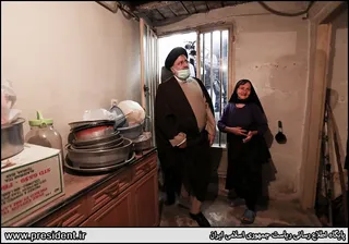 تصاویر حضور رئیس جمهور در کنار مردم شریف محله های زنجان