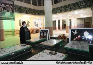 تصاویر حضور و گفتگوی رئیس جمهور با حاشیه نشینان شهر چابهار