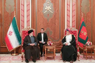 تصاویر ورود دکتر رئیسی به مسقط با استقبال سلطان عمان