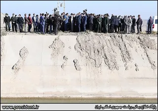 تصاویربازدید رئیس جمهور از طرح شبکه آبیاری و زهکشی خداآفرین