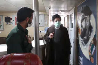 بازدید دکتر رئیسی از نمایشگاه توانمندی‌های نیروی دریایی سپاه پاسداران در بندرعباس