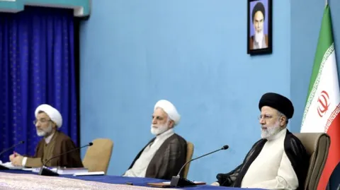 جلسه شورای‌عالی انقلاب فرهنگی