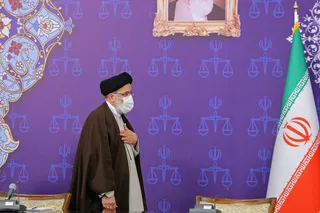 اگر آنقدر که جلسه گذاشتند تا چگونه از غرب کمک بگیرند، برای رونق تولید جلسه می‌گذاشتند، گره‌های بزرگی در کشور باز شده بود