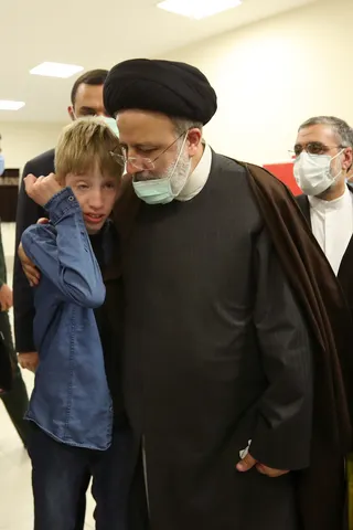 تصاویر دیدار رئیس جمهور با نخبگان ، علماء ، خانواده شهدا ، ایثارگران و جمعی از اقشار مختلف مردم