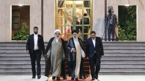 بدرقه رئیس جمهور در سفر به پاکستان