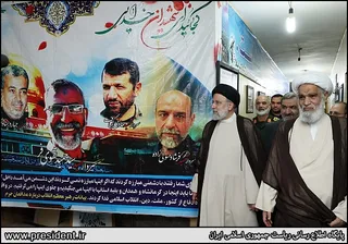 تصاویر حضور در محل یادبود «ستاد فرماندهی قرارگاه مرکزی کربلا» در دوران دفاع مقدس