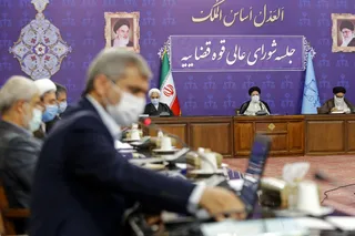 دستور رئیس دستگاه قضا به دادستان برای رسیدگی به علت صدور مجوز صادرات به افراد فاقد صلاحیت/ گره زدن تصمیم گیری‌ها به انتخابات آمریکا آدرس غلط دادن به ملت است