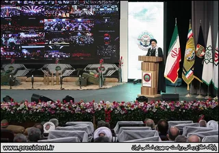 تصاویر حضور آیت‌الله رئیسی در نمایشگاه ملی "در لباس سربازی"