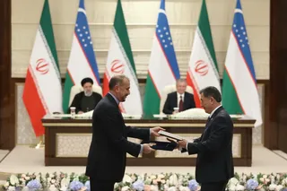 تصاویر امضای ۱۷ سند همکاری و یک بیانیه مشترک میان مقامات ایران و ازبکستان