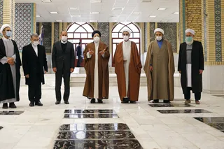 آیت الله رئیسی از بارگاه امامزاده سید عباس ابن موسی ابن جعفر (ع) زیارت کرد