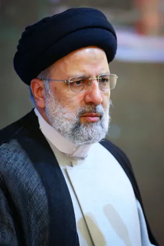 تصاویر دیدار با خانواده شهدا ، ایثارگران و نخبگان استان همدان