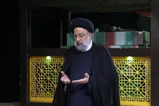 تصاویر حضور رئیس جمهور بر پیکر مرحوم نادر طالب زاده در معراج شهدا