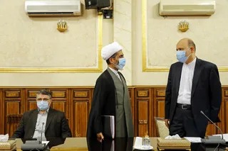 دستور رئیس دستگاه قضا به دادستان برای رسیدگی به علت صدور مجوز صادرات به افراد فاقد صلاحیت/ گره زدن تصمیم گیری‌ها به انتخابات آمریکا آدرس غلط دادن به ملت است