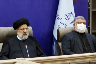باید در جنگ اقتصادی آرایش جنگی بگیریم و کارآفرینان ما مانند یک افسر وارد میدان تولید شوند/ نباید سرمایه‌های کشور را با خام فروشی حراج کنیم