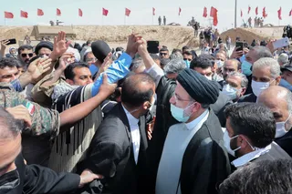 تصاویر رئیس جمهور در جمع زائران راهیان نور در منطقه شلمچه