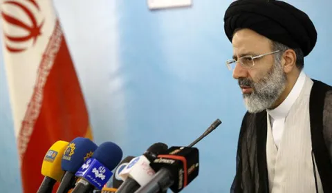 هر کاندیدایی باید مرز خود با دشمن و فتنه 88 را صریح و شفاف مشخص کند