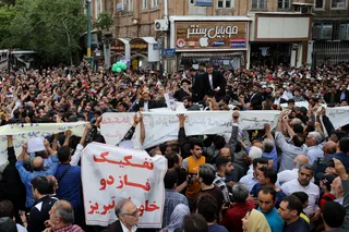 تصاویر استقبال مردمی از رئیس جمهور در مسیر ارگ تبریز