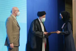 تصاویر تقدیر از برگزیدگان سی و پنجمین جشنواره بین‌المللی خوارزمی