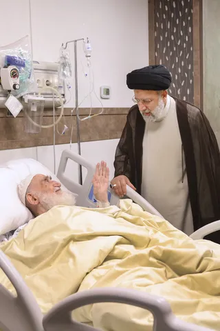 تصاویر عیادت از آیت الله العظمی نوری همدانی