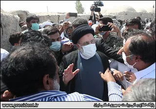 تصاویر بازدید هوایی از مناطق مرزی ایران و افغانستان و حضور و سخنرانی در روستای ملاعلی