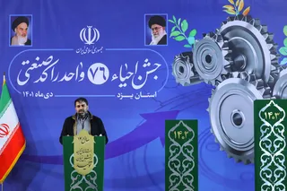 تصاویر جشن احیا ۷۶ واحد صنعتی در استان یزد و بازدید از کارخانه احیا شده رادیاتورسازی