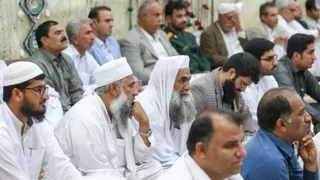 نشست  نشست با جمعی از علما و سران طوایف جنوب سیستان و بلوچستان