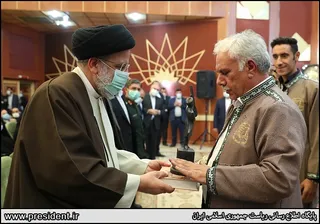 تصاویردیدار رئیس جمهور با نخبگان ، علماء ، خانواده شهدا ، ایثارگران و جمعی از اقشار مختلف مردم