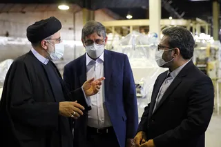 بازدید حجت‌الاسلام والمسلمین رئیسی از کارخانه صنایع غذایی کیوان