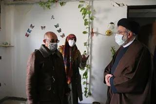 بازدید آیت الله رئیسی از مناطق زلزله زده سی‌سخت و ابراز همدردی با زلزله زدگان