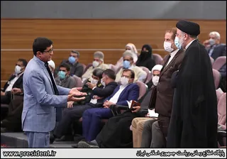 تصاویر دیدار رئیس جمهور با نخبگان ، علماء ، خانواده شهدا ، ایثارگران و جمعی از اقشار مختلف مردم کهکیلویه وبویراحمد