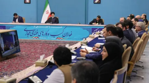نشست با جمعی از فعالان کسب و کارهای فضای مجازی