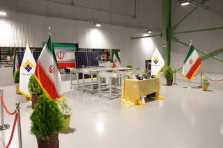 تصاویر افتتاح بزرگترین خط تولید پنل‌های خورشیدی کشور در خمین
